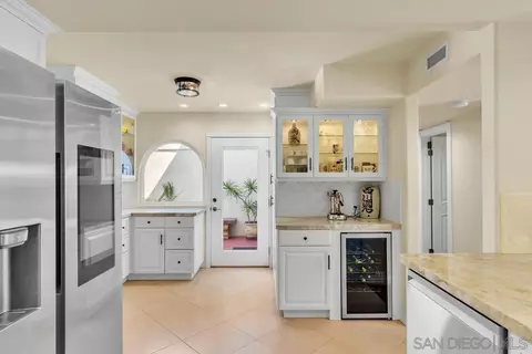 Kitchen - 4 Gingertree Ln, Coronado, CA 92118 photo 4 of 7
