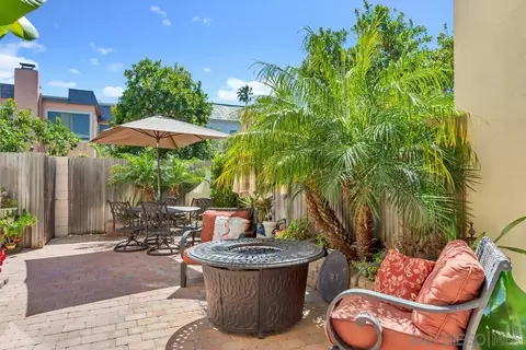 Exterior - 4 Gingertree Ln, Coronado, CA 92118 photo 2 of 7