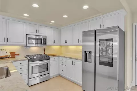Kitchen - 4 Gingertree Ln, Coronado, CA 92118 photo 3 of 7