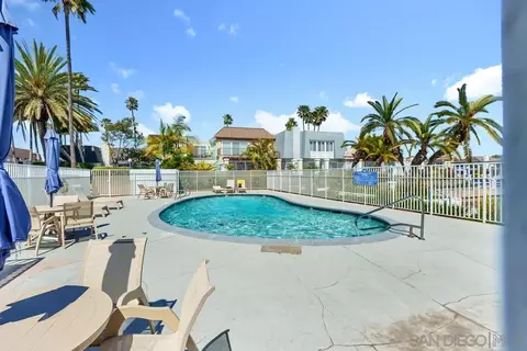 Exterior - 4 Gingertree Ln, Coronado, CA 92118 photo 6 of 7
