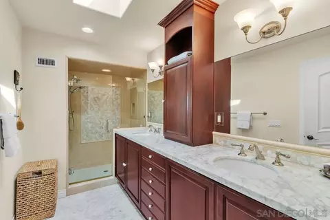 Bath - 4 Gingertree Ln, Coronado, CA 92118 photo 2 of 3