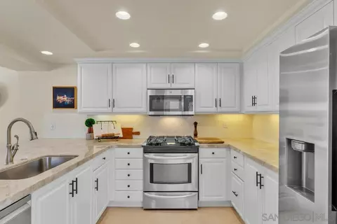 Kitchen - 4 Gingertree Ln, Coronado, CA 92118 photo 2 of 7