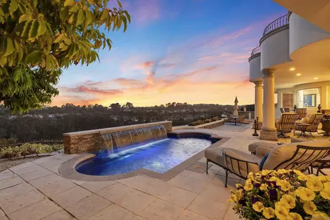 Exterior - 7109 Aviara Dr, Carlsbad, CA 92011 photo 4 of 5