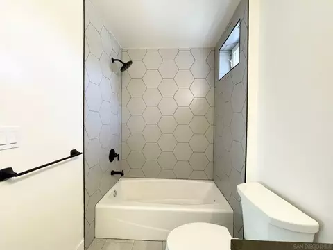 Bath - 921-927 Regal Rd, Encinitas, CA 92024 photo 1 of 3