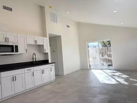 Living - 921-927 Regal Rd, Encinitas, CA 92024 photo 3 of 5