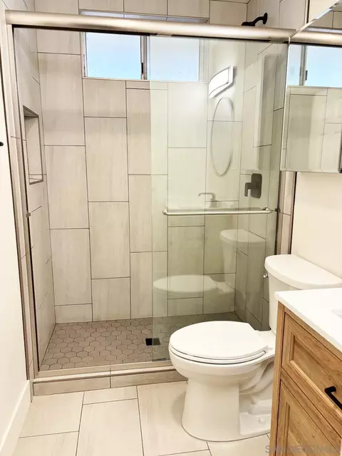 Bath - 921-927 Regal Rd, Encinitas, CA 92024 photo 2 of 3