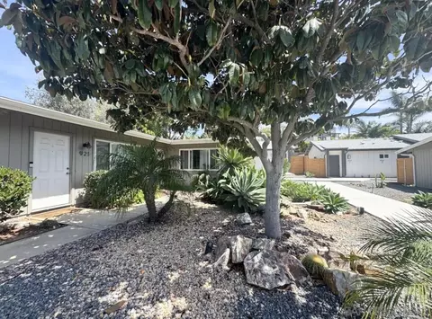 Exterior - 921-927 Regal Rd, Encinitas, CA 92024 photo 8 of 10