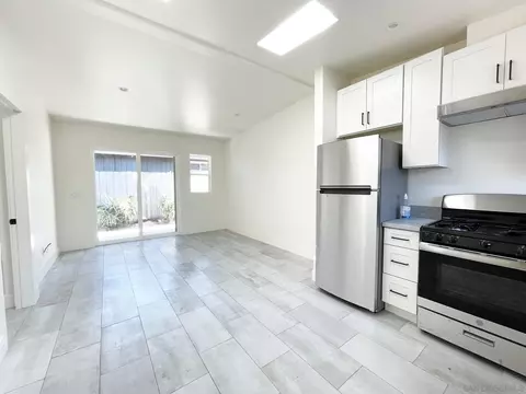 Living - 931-937 Regal Rd, Encinitas, CA 92024 photo 2 of 4