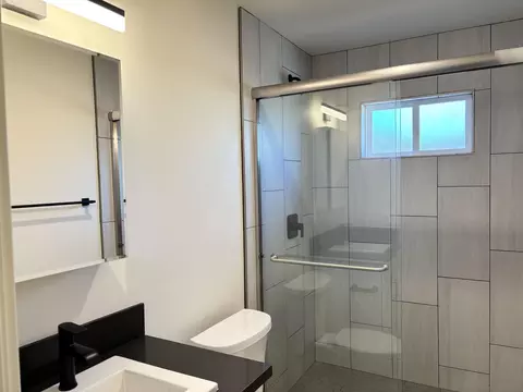 Bath - 931-937 Regal Rd, Encinitas, CA 92024 photo 1 of 3
