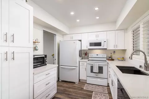 Kitchen - 3606 Vista Rey #38, Oceanside, CA 92057 photo 3 of 5