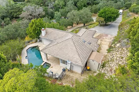 View/Area - 2557 Live Oak Park Rd, Fallbrook, CA 92028 photo 5 of 9