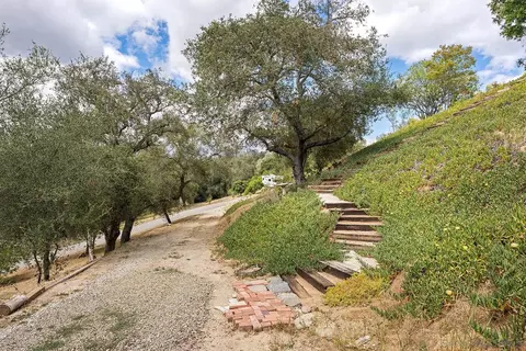 Exterior - 2557 Live Oak Park Rd, Fallbrook, CA 92028 photo 10 of 15