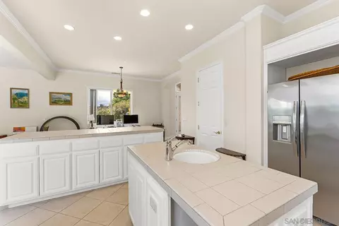 Kitchen - 2557 Live Oak Park Rd, Fallbrook, CA 92028 photo 6 of 7