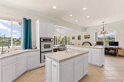 Kitchen - 2557 Live Oak Park Rd, Fallbrook, CA 92028 photo 5 of 7