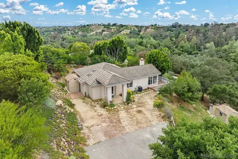 View/Area - 2557 Live Oak Park Rd, Fallbrook, CA 92028 photo 3 of 9
