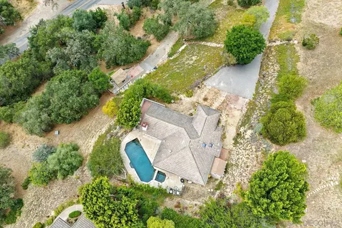 View/Area - 2557 Live Oak Park Rd, Fallbrook, CA 92028 photo 7 of 9