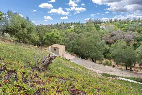 Exterior - 2557 Live Oak Park Rd, Fallbrook, CA 92028 photo 11 of 15