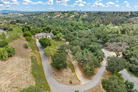 View/Area - 2557 Live Oak Park Rd, Fallbrook, CA 92028 photo 2 of 9