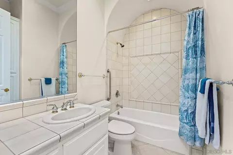 Bath - 2557 Live Oak Park Rd, Fallbrook, CA 92028 photo 1 of 2