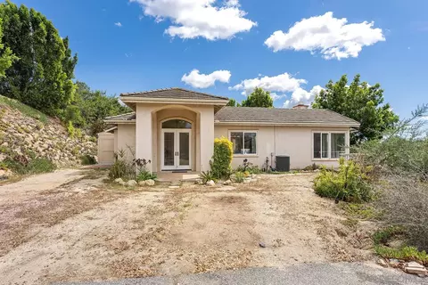 Exterior - 2557 Live Oak Park Rd, Fallbrook, CA 92028 photo 2 of 15
