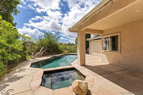 Exterior - 2557 Live Oak Park Rd, Fallbrook, CA 92028 photo 3 of 15