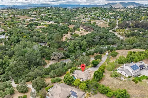 View/Area - 2557 Live Oak Park Rd, Fallbrook, CA 92028 photo 8 of 9