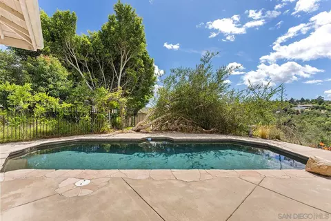 Exterior - 2557 Live Oak Park Rd, Fallbrook, CA 92028 photo 4 of 15