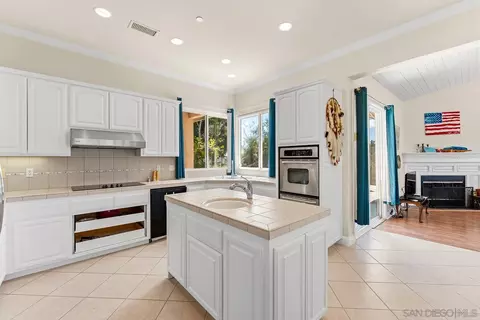 Kitchen - 2557 Live Oak Park Rd, Fallbrook, CA 92028 photo 7 of 7