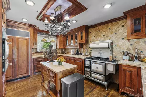 Kitchen - 1779 Elevado Rd, Vista, CA 92084 photo 3 of 6