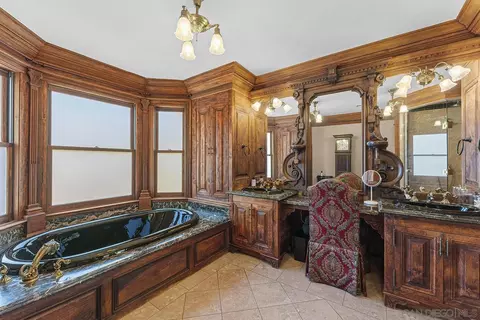 Bath - 1779 Elevado Rd, Vista, CA 92084 photo 3 of 7