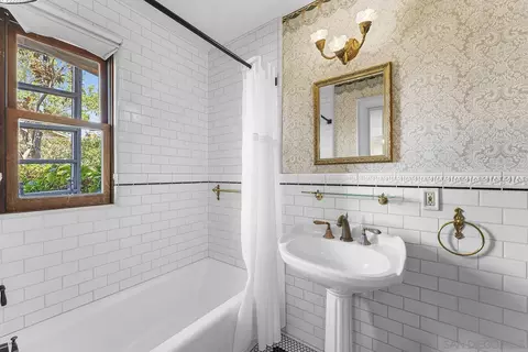 Bath - 1779 Elevado Rd, Vista, CA 92084 photo 1 of 7