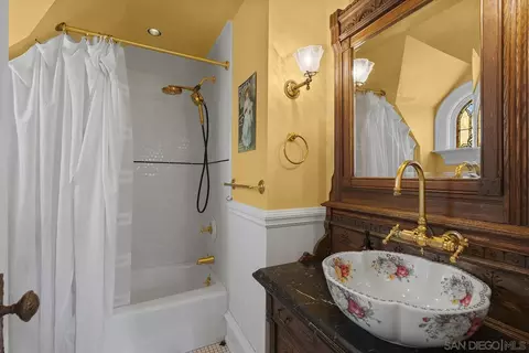 Bath - 1779 Elevado Rd, Vista, CA 92084 photo 6 of 7