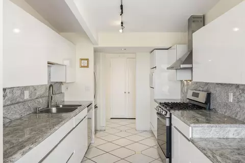 Kitchen - 2326 Rue Adriane, La Jolla, CA 92037 photo 2 of 4