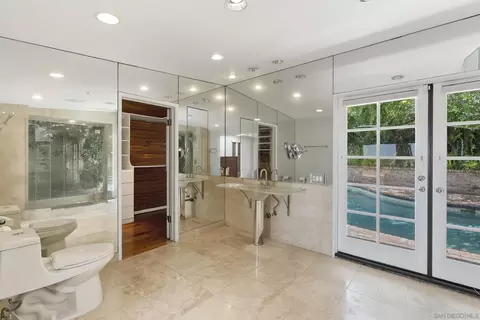 Bath - 2326 Rue Adriane, La Jolla, CA 92037 photo 3 of 5
