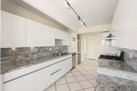 Kitchen - 2326 Rue Adriane, La Jolla, CA 92037 photo 3 of 4