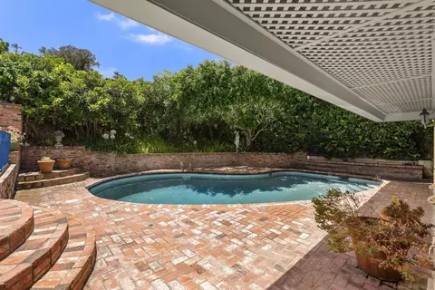 Exterior - 2326 Rue Adriane, La Jolla, CA 92037 photo 4 of 7