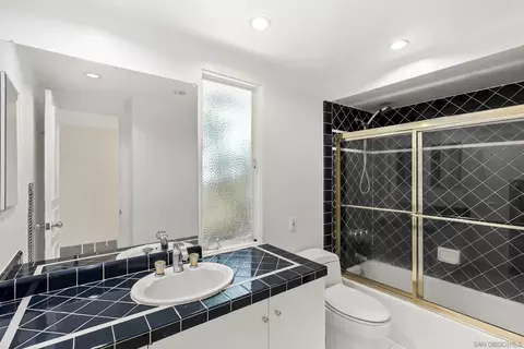 Bath - 2326 Rue Adriane, La Jolla, CA 92037 photo 5 of 5