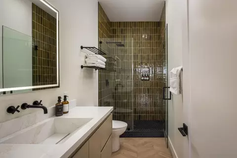 Bath - 5140 Los Robles Dr, Carlsbad, CA 92008 photo 1 of 6