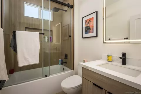 Bath - 5140 Los Robles Dr, Carlsbad, CA 92008 photo 4 of 6