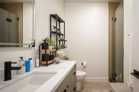 Bath - 5140 Los Robles Dr, Carlsbad, CA 92008 photo 5 of 6
