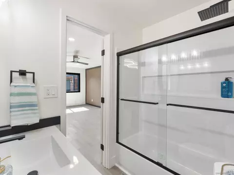 Bath - 1331 Ramblewood, Alpine, CA 91901 photo 4 of 5