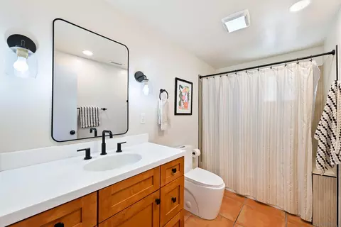 Bath - 9268 Hightop, Lakeside, CA 92040 photo 1 of 1