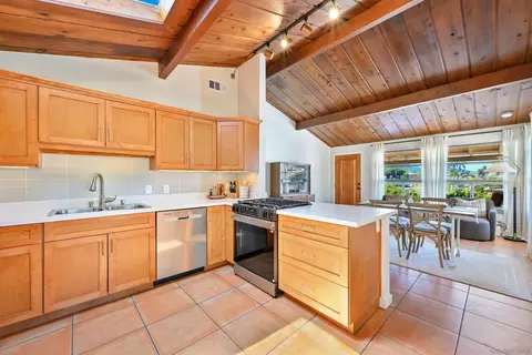 Kitchen - 9268 Hightop, Lakeside, CA 92040 photo 3 of 4