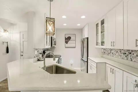 7287 Camino Degrazia #2, San Diego, CA 92111