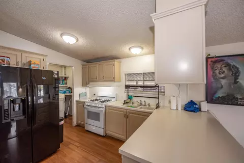 Kitchen - 1285 E Washington Ave #113, El Cajon, CA 92019 photo 1 of 3