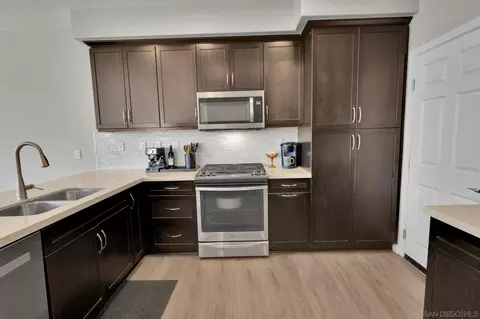 Kitchen - 8610 Sage Shadow Dr, Lakeside, CA 92040 photo 4 of 6