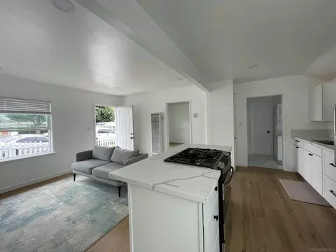 218-220 E Connecticut Ave, Vista, CA 92084