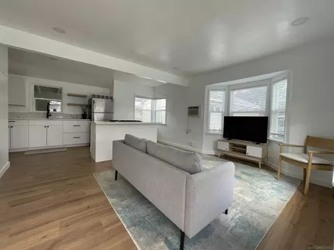 218-220 E Connecticut Ave, Vista, CA 92084
