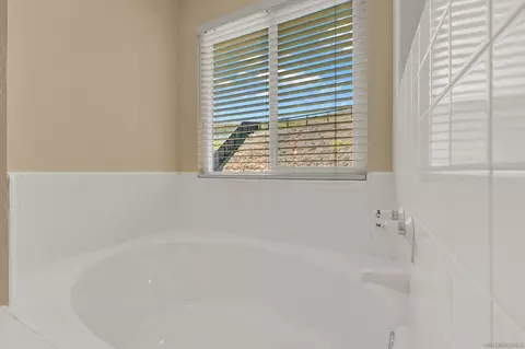 Bath - 13614 Quiet Hls, Poway, CA 92064 photo 5 of 7