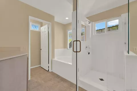 Bath - 13614 Quiet Hls, Poway, CA 92064 photo 4 of 7